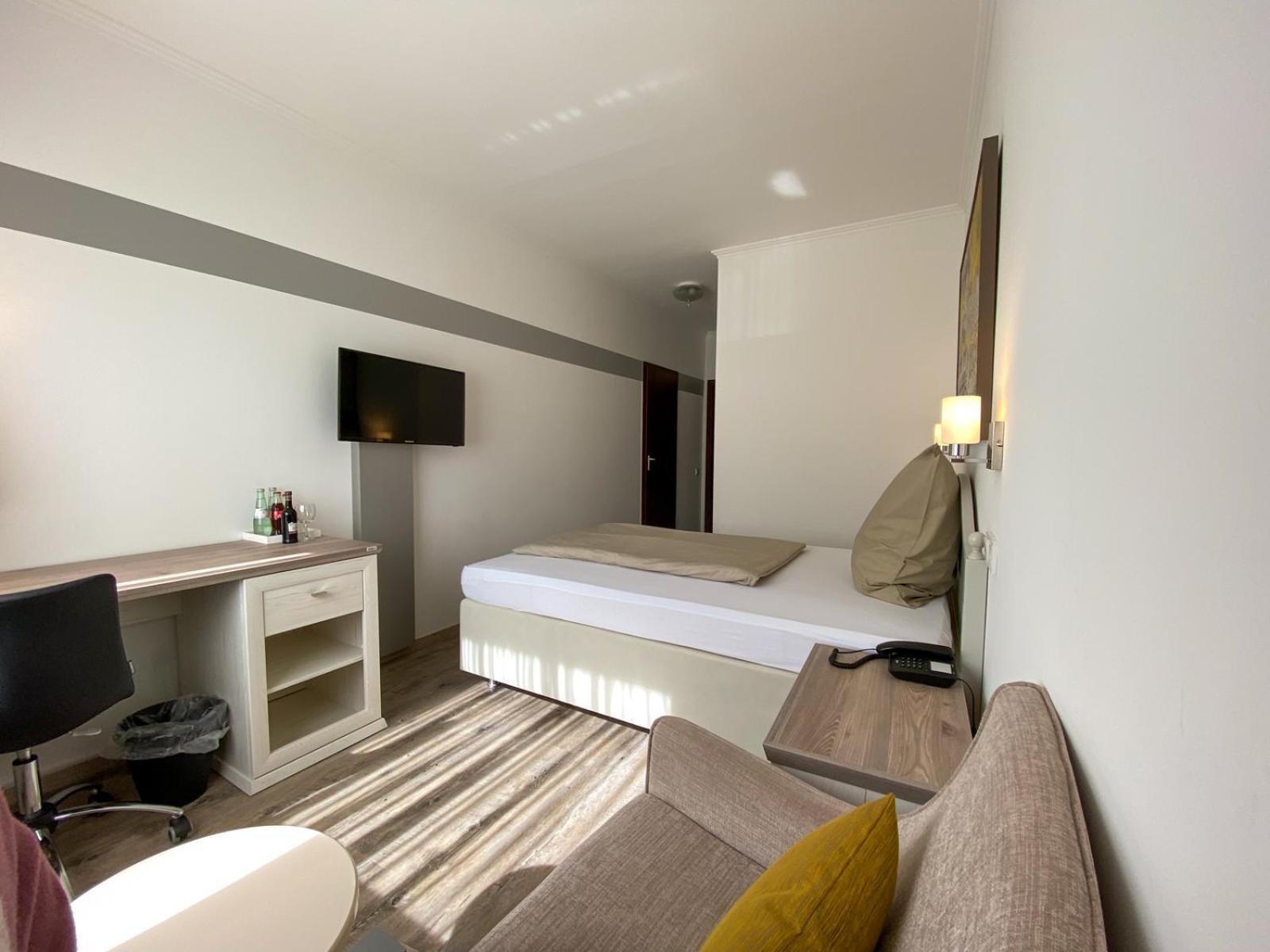 Hotel Angerland Garni Ratingen Exterior photo
